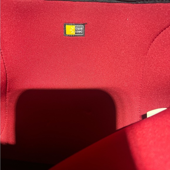 CASE LOGIC | BLACK TABLET CARRYING CASE WITH SIDE POCKET - Picture 4 of 7